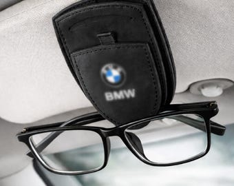 BMW Auto Brillen Clip Sonnenblende Leder, BMW Zubehör Universal Dekoration Geschenke Sonnenbrillen Halter