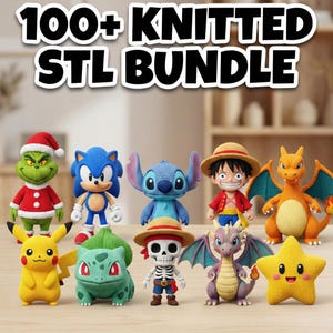 Puede incluir: Una colección de figuras de personajes de punto, incluyendo el Grinch, Sonic, Stitch, y otros. Las figuras están dispuestas sobre una superficie de madera. La imagen incluye el texto "100+ KNITTED STL BUNDLE".