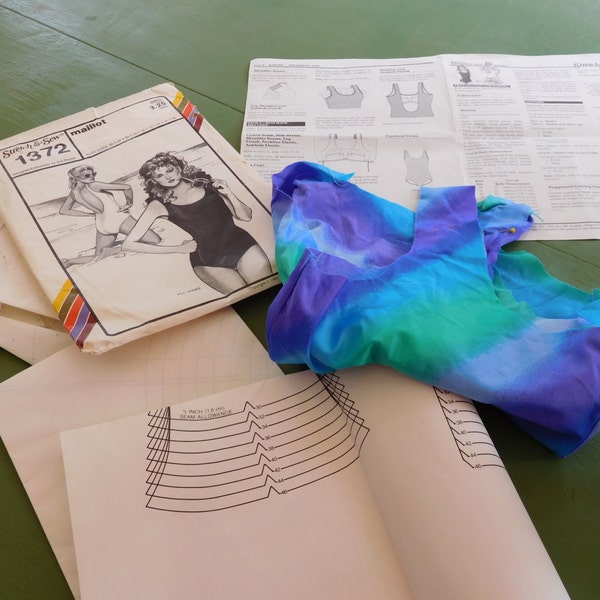 Vintage des années 80 Stretch & Sew #1372 patron de couture KIT à compléter - maillot de bain une pièce pour femme avec costume - buste 46"