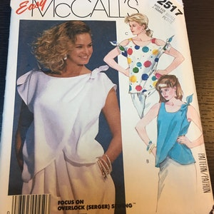 Vintage des années 80 McCalls # 2517 patron de couture hauts pour femmes enveloppement trois styles buste 32&quot; à 34&quot;