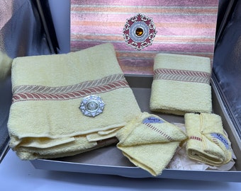 Vintage 70's Martex Towel Set New in Box Yellow with Gold design Bath, Hand, Wash Clothes