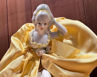 Almofada de alfinetes antiga vintage meia boneca estilo pompadour boneca cômoda feita no Japão - 4" de altura