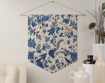 Vintage Blaue Blumen Wimpelkette, Gesteppte Wandbanner, Cottagecore Kinderzimmer Dekor, Romantischer Wandbehang aus Stoff