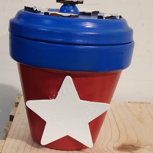 Maceta decorativa de 15 cm con platillo para la tapa.