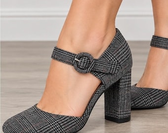 Sapato Mary Jane xadrez cinza com salto bloco, tamanho 8, bico arredondado, estilo preppy para o outono/inverno e para o escritório.