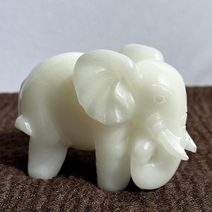 白翡翠の彫刻 - Etsy 日本
