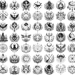 Puede incluir: Una colección de cuarenta y nueve ilustraciones circulares en blanco y negro con motivos celestiales, místicos y de la naturaleza, incluyendo lunas, animales, plantas, cristales y símbolos ocultos dispuestos en una cuadrícula.