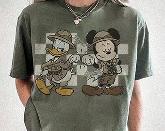 Comfort Colors Musse & Kalle Djurriket-tröja, Disney Musse Safari-tröja, Disney Safari-familjetröja, Pappa och son-tröja, Låt oss bli vilda