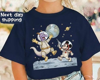Disney Epcot Musse & Draken Figment Astronaut 1982 Komfortfärger T-shirt, Rolig Musse och vänner T-shirt, Magic Kingdom T-shirt, Födelsedagspresent
