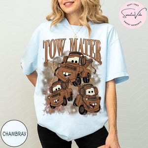 Vintage Bootleg Disney Pixar Cars Charaktere Shirt, Lightning McQueen Mater Doc Hudson Sally Birthday Cars Family Tee, Disney Girls Trip Bild 5