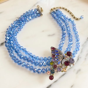Collar vintage de mariposa de Heidi Daus: triple tira de cristal azul