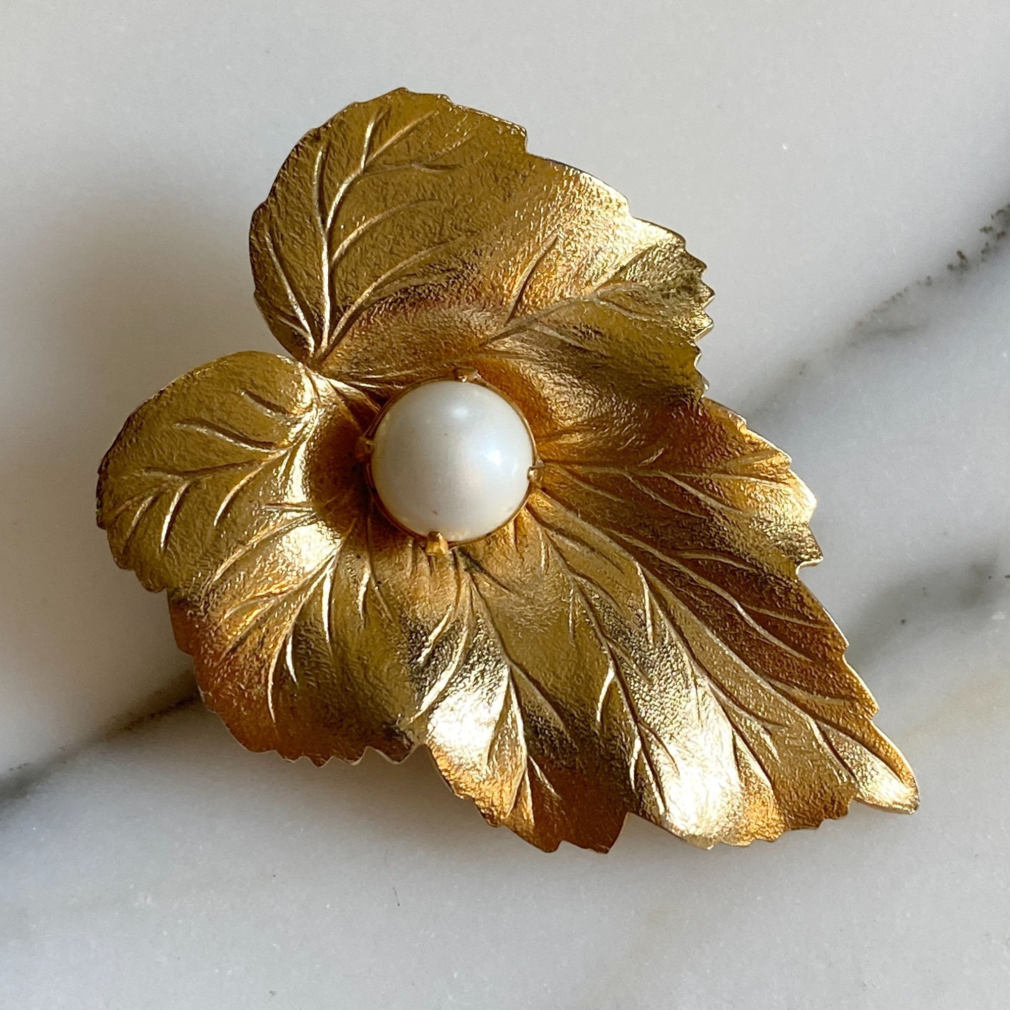 Vintage Sarah Coventry Gold Lead Brooch With Pearl - Etsy display picture 3