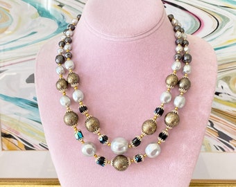vintage Double Strand Fausse Perle, Cristal Noir, Collier Double Brin de Perles d’Or, Fabriqué au Japon, Style Moderne du Milieu du Siècle