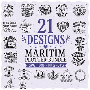 Op de afbeelding: Een digitale collectie van 21 maritieme grafische ontwerpen in zwarte inkt op een lichtpaarse achtergrond. De bundel bevat diverse nautische illustraties waaronder vuurtorens, ankers, golven en Duitse tekstfrasen zoals Maritim Plotter Bundle.