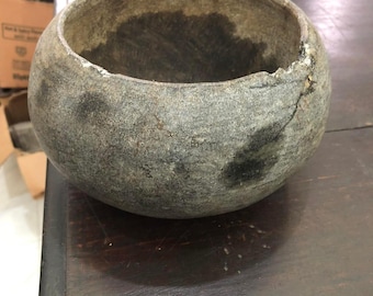 Cuenco de mortero de piedra vintage / Cuenco rústico de piedra tallada a mano / Decoración de cocina primitiva / Cuenco de molienda antiguo / Recipiente de piedra de granja