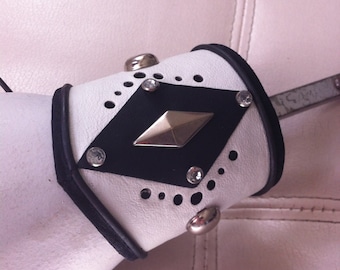 Polsino con diamante nero