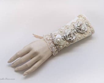 グロリア ホワイト レザー ブライダル カフ