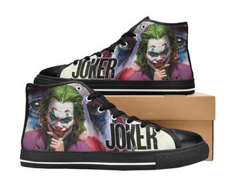 Sneakers alte unisex con grafica del Joker, modello unisex in tela.