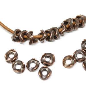 Cuentas redondas de cobre de 6 mm, gruesas y orgánicas, fundición de metal griego, orificio de 2 mm para cordón de cuero, 20 unidades - F383