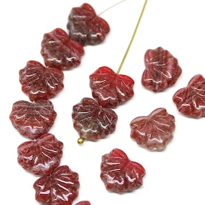Rote Ahornblätter Glasperlen, Gemischtes rotes tschechisches Glas 11 x 13 mm Blätter, 20 Stück - 0722