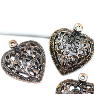 4 Stück Filigrane Herz Charms, Antike Kupfer große Herz Anhänger Perlen, griechische Metallguss Boho Schmuck Charms - F058