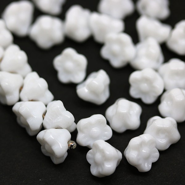 7mm Button style white flower beads Czech glass floral beads, 25pc - 2590