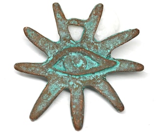 Large Sun rays ethnic pendant, Green patina copper Evil eye symbol focal bead, Greek metal casting 1pc - F694