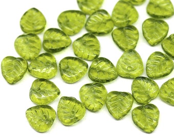 9mm Triangle shape green leaf bead Heart shaped czech glass leaves, 30Pc - 5861