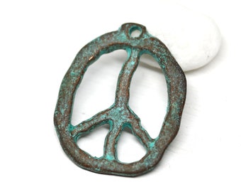 Peace sign pendant, green patina on copper, Hippie Boho pendant bead, Greek metal casting - 1pc - F270