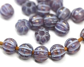 Lila Böhmische Glasperlen: 8 mm Melonen Perlen mit weißen Streifen (20 Stück)