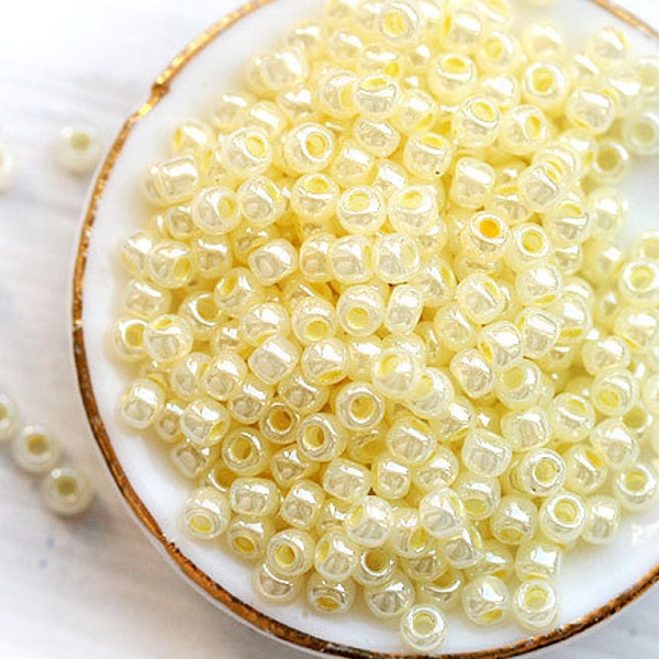 Pale Yellow seed glass beads TOHO size 8/0, Ceylon Banana Cream N 142, ivory beige rocailles - 10g - S205
