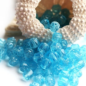 Aqua blue czech glass beads 6mm Cathedral round beads, sea color, fire polished ball beads - 20Pc - 0155