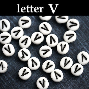 Cuentas de vidrio con el alfabeto V, blancas con incrustaciones negras, de cristal checo, personalizadas, 6 mm, 25 unidades, 2459