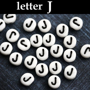 Contas de letras, contas do alfabeto - letra J - brancas com incrustações pretas, vidro checo, contas personalizadas, 6 mm - 25 peças - 2446