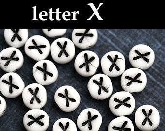 Perles alphabet en verre - lettre X - blanc avec incrustation noire, perles de lettre en verre tchèque, personnalisées, 6mm - 25pc - 2456