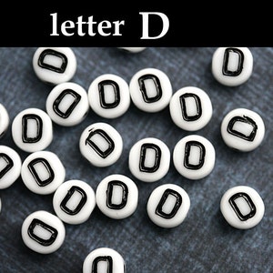 Cuentas blancas del alfabeto - letra D - incrustación negra, cuentas de cristal checo personalizadas, 6 mm - 25 piezas - 2460