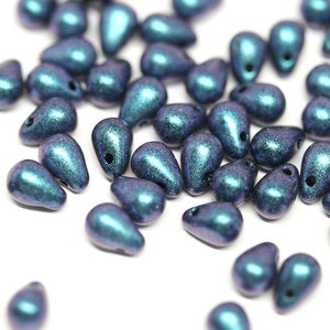 Cuentas de lágrima de vidrio checo azul metálico: 4 x 6 mm, 50 piezas