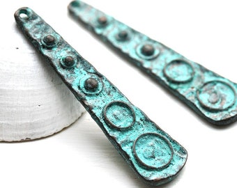 1pc Long green patina pendant bead, Rustic copper Triangle charm, Green Verdigris patina Greek metal casting, 2384