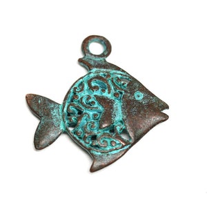 Großer Fisch Anhänger Grün Patina Kupfer Fisch Charm Grünspan Patina Filigranes Ornament Fischornament Griechischer Metallguss - F353