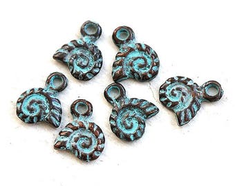 Small seashell charms Green patina Copper shell beads Greek beach jewelry charms - 10mm - 6Pc - F030