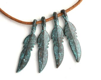 Copper feather charms Green patina Metal charm Verdigris patina Feather beads Southwestern Boho Tribal jewelry making - 4Pc - F608