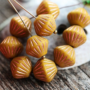 Yellow ocher bicones, czech Glass beads, Copper inlays, rustic large bicone pressed beads 11mm - 10pc - 1983