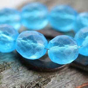 8mm Aqua Blue Glasperlen, feuerpolierte böhmische Glasperlen, matt getrommelte Runde Perlen - 15Stk - 1905