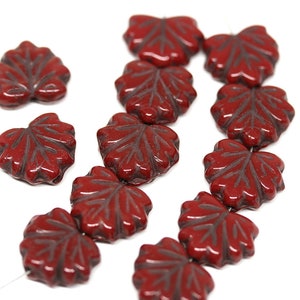 Dunkelrote und schwarze Glasperlen Rote Ahornblatt Perle Tschechische Glasblätter Matte Schwarze Inlays gepresstes Blatt 11 x 13 mm - 10Pc - 1509