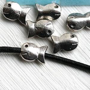 Perline di pesce in argento per cordini in pelle, perline di metallo greche, senza piombo, per la creazione di gioielli nautici - 10 mm - 8 pezzi - F380