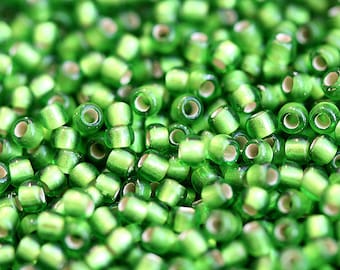 TOHO Green Rocailles 11/0: Peridot mit Silbereinzug, 10g