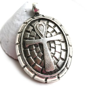 Antiekzilveren hanger met ankh: bedel Egyptisch levenssymbool (43 x 29 mm)