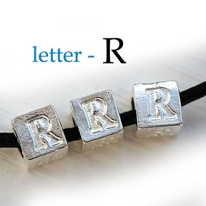 Alphabet Perlen - Silberner Buchstabe R - 7 mm, griechische Metallbuchstaben, Würfelperlen, für Lederband, personalisiert, 3 Stück - F304