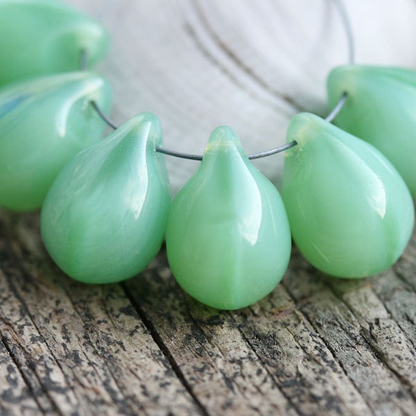 Jade green teardrops, Large czech glass drops briolettes, green raindrop 10x14mm - 6Pc - 0024