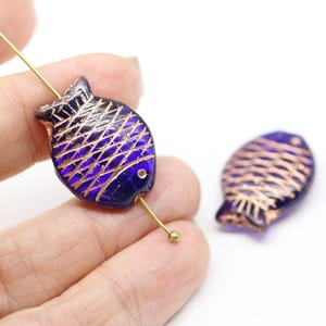Perline di pesce grandi blu scuro in vetro ceco, coppia di perline a tema vita marina, 24 x 18 mm - 2 pezzi - 5333